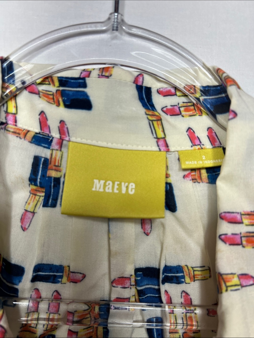 Maeve Cream Sleeveless Button-Front Top with Navy and Pink Lipstick Print - Picture 2 of 8